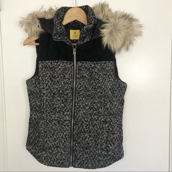 Aeropostale Prince & Fox Vest Faux Fur Black Hooded Boucle Cable Knit Sleeveless - Picture 1 of 10